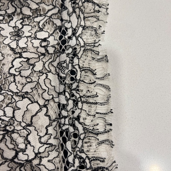 CHIC Lace romper ( from Supertrash). Black and white size 36. 60$ - Picture 4 of 9